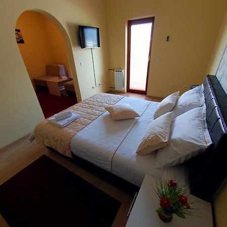 Hotel Arizona Sarajevo Lukavica Dış mekan fotoğraf