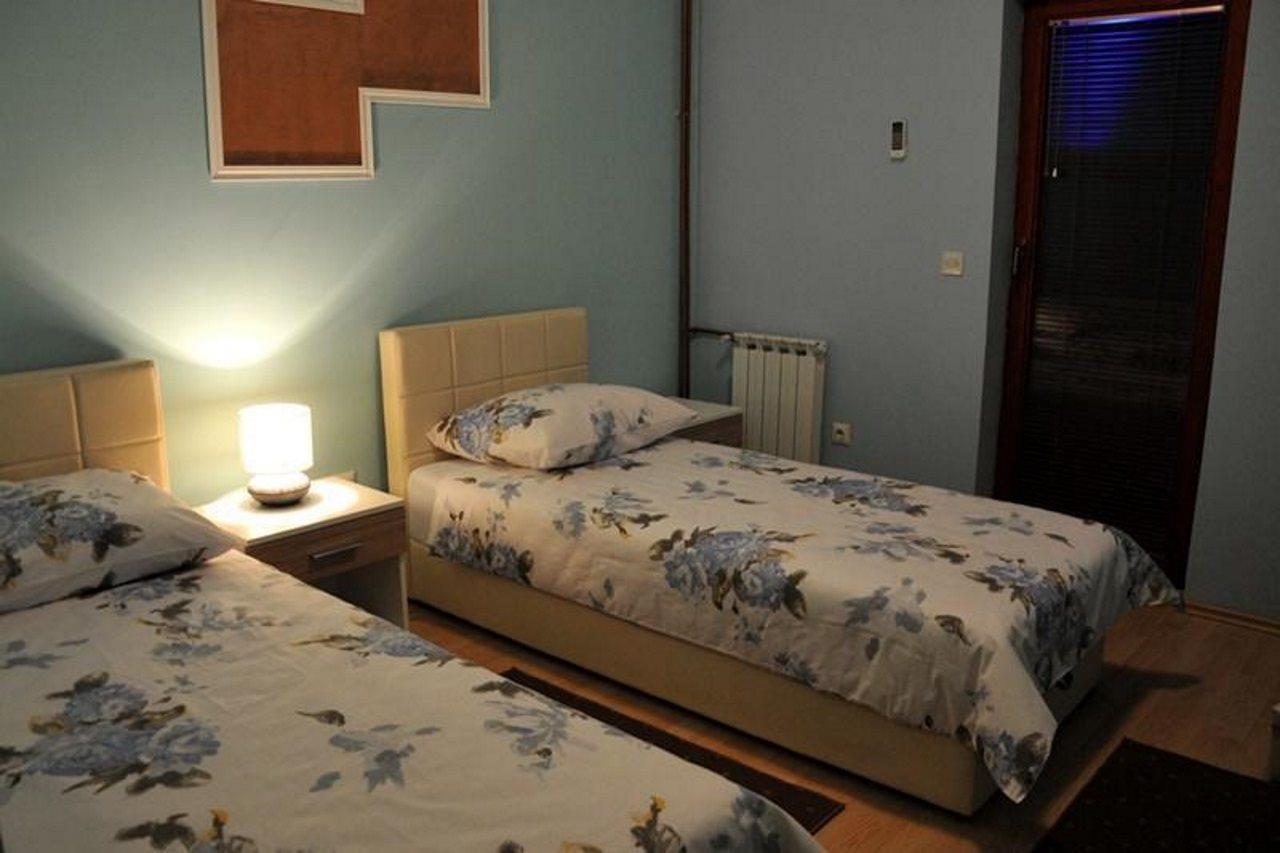 Hotel Arizona Sarajevo Lukavica Dış mekan fotoğraf