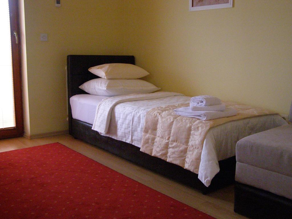 Hotel Arizona Sarajevo Lukavica Dış mekan fotoğraf