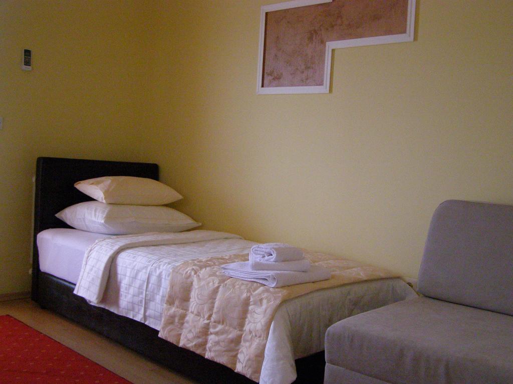 Hotel Arizona Sarajevo Lukavica Dış mekan fotoğraf