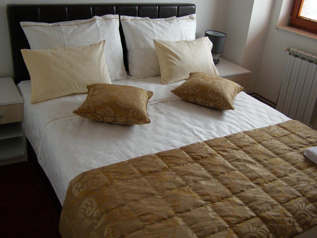 Hotel Arizona Sarajevo Lukavica Dış mekan fotoğraf