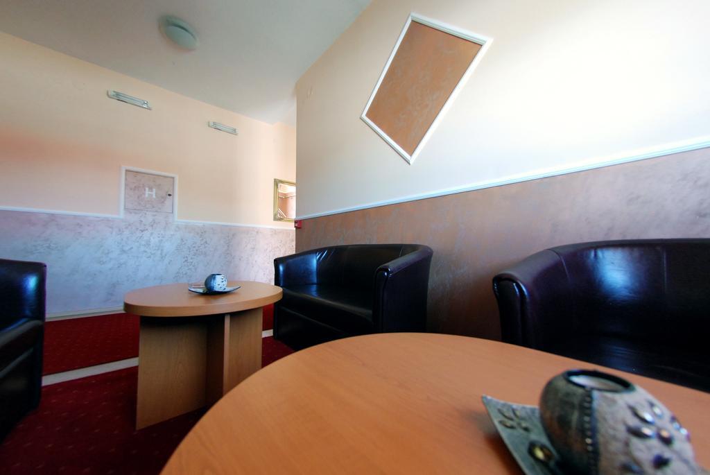 Hotel Arizona Sarajevo Lukavica Dış mekan fotoğraf