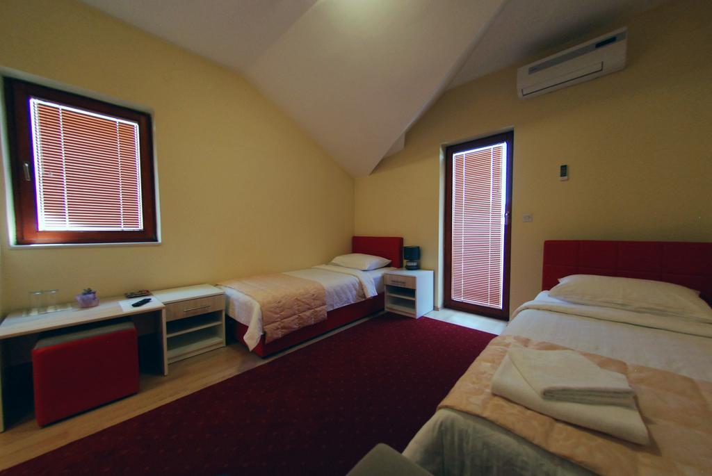 Hotel Arizona Sarajevo Lukavica Dış mekan fotoğraf
