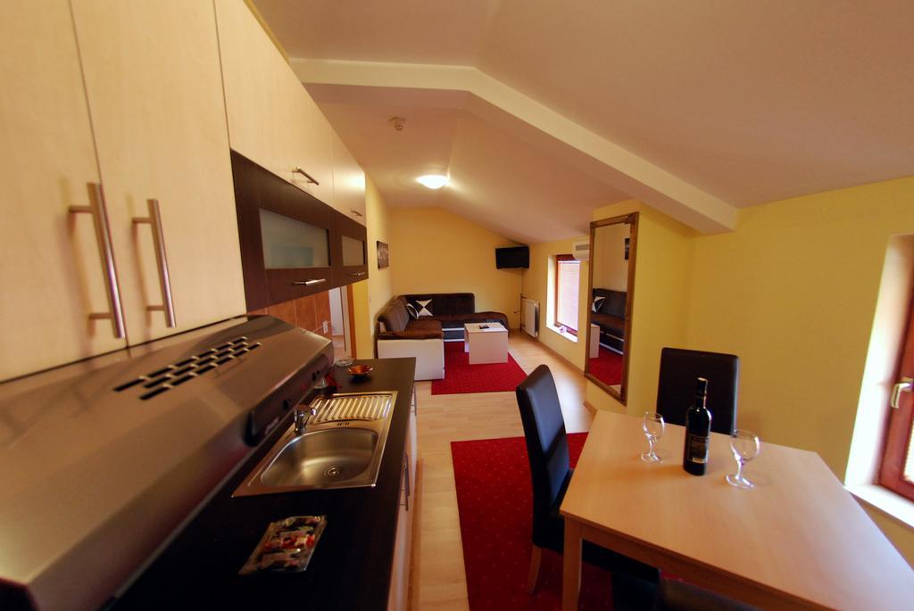 Hotel Arizona Sarajevo Lukavica Dış mekan fotoğraf