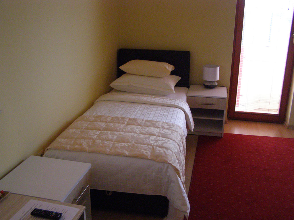 Hotel Arizona Sarajevo Lukavica Dış mekan fotoğraf